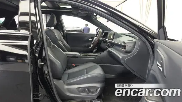 Toyota Crown Crossover 2023 — Şəkil 16/20