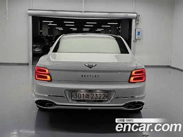 Bentley Flying Spur 2023 — Photo 12/15