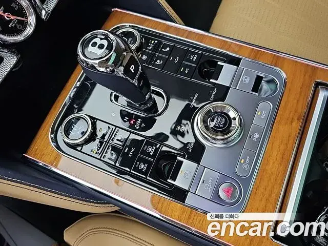 Bentley Flying Spur 2023 — Photo 1/15
