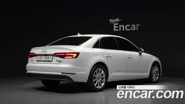 Audi A4 2018 — Фото 2/20