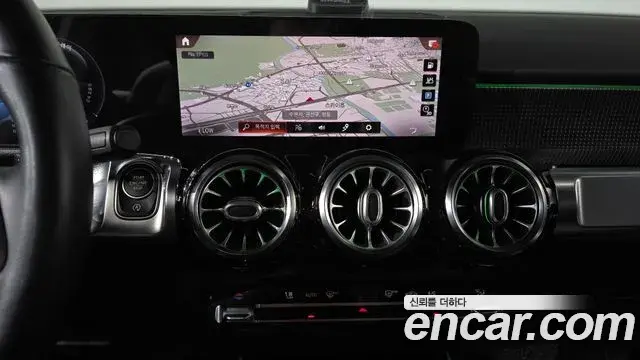 Mercedes-Benz GLB-Class 2021 — Фото 13/20