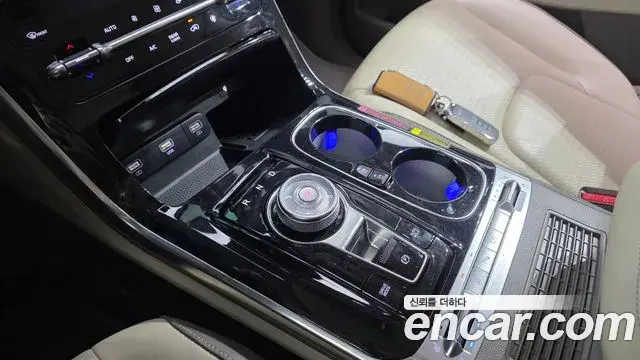 Kia Carnival 2022 — Фото 8/20