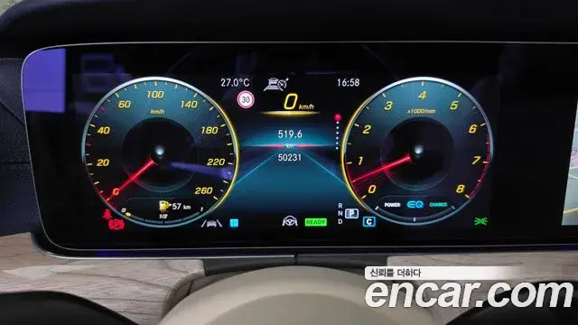 Mercedes-Benz E-Class 2021 — ფოტო 8/20