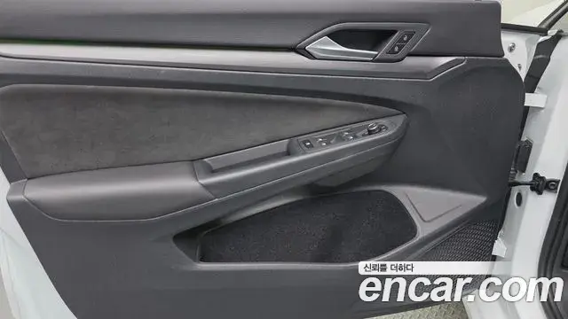 Volkswagen Golf 2023 — Photo 31/33