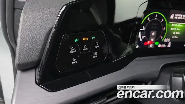 Volkswagen Golf 2023 — Photo 32/33