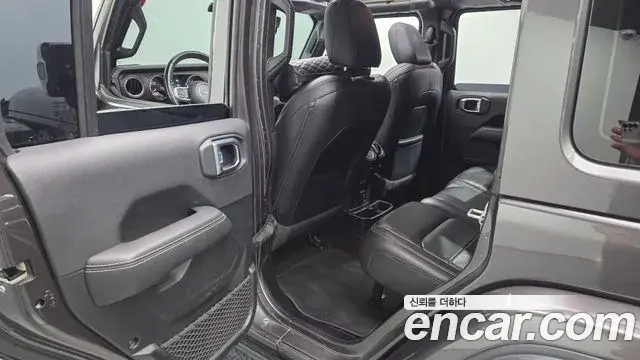 Jeep Wrangler 2021 — Фото 12/20