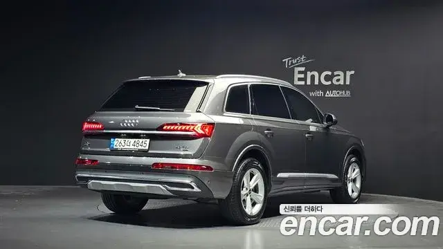 Audi Q7 2022 — Фото 2/20