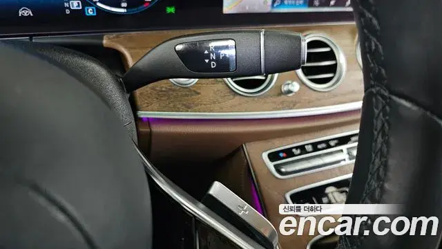 Mercedes-Benz E-Class 2021 — Фото 9/20