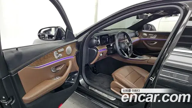 Mercedes-Benz E-Class 2021 — Фото 10/20