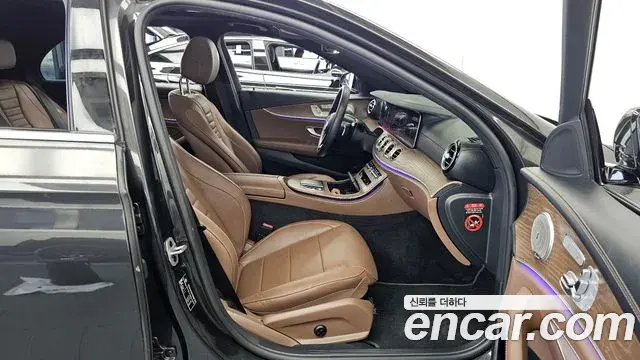 Mercedes-Benz E-Class 2021 — Фото 11/20