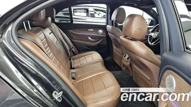 Mercedes-Benz E-Class 2021 — Фото 12/20