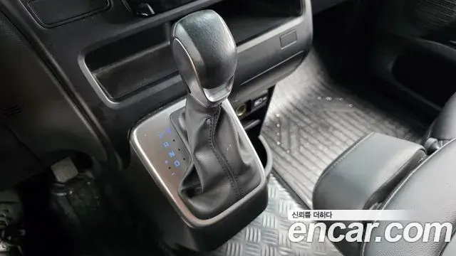 Hyundai Staria 2023 — Фото 8/20