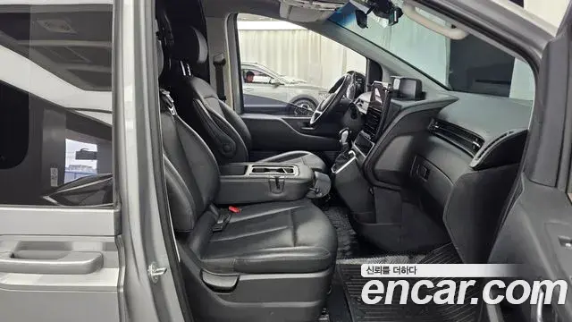 Hyundai Staria 2023 — Фото 11/20