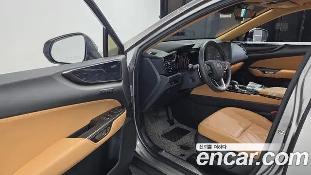 Lexus NX350h 2024 — Şəkil 30/32