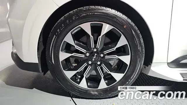 Kia Carnival 2022 — Фото 5/20