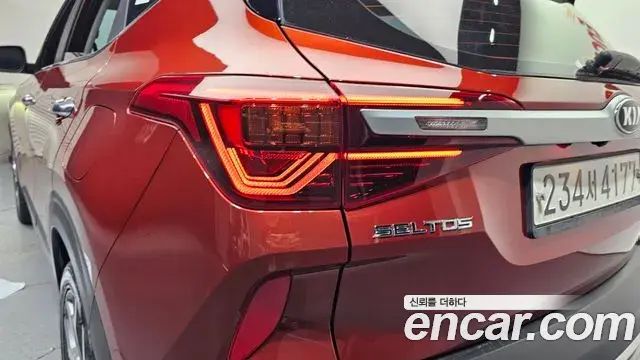 Kia Seltos 2020 — ფოტო 14/30