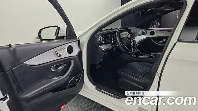Mercedes-Benz E-Class 2020 — Фото 10/20