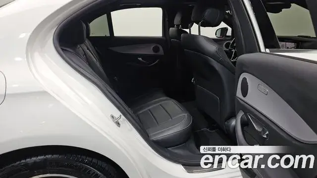 Mercedes-Benz E-Class 2020 — Фото 11/20