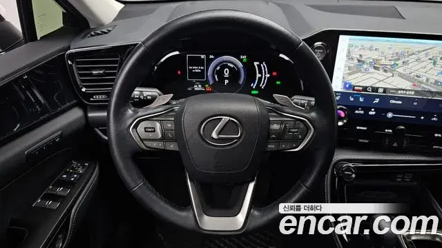 Lexus NX450h+ 2022 — Photo 11/38