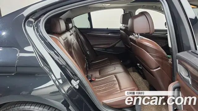 BMW 5 Series 2022 — Фото 10/20
