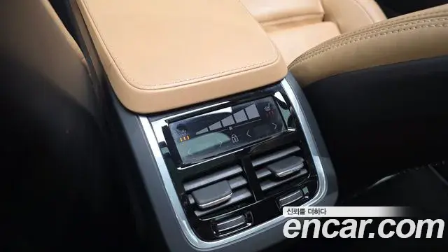 Volvo XC90 2018 — Фото 19/20
