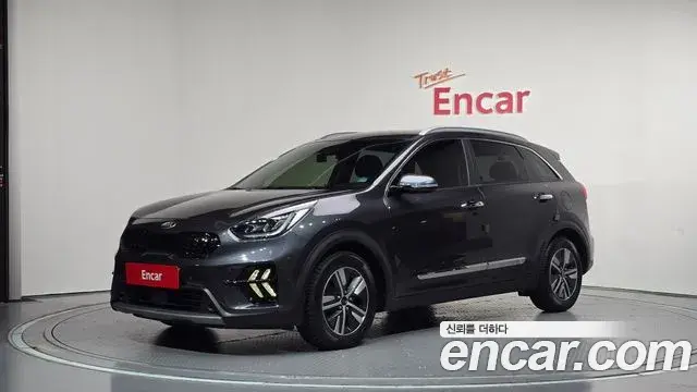 Kia Niro 2019 — Фото 1/20