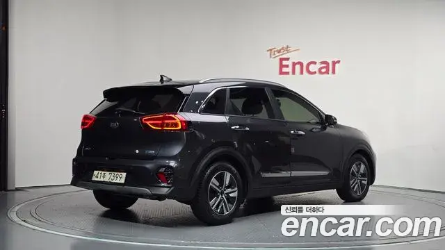Kia Niro 2019 — Фото 2/20