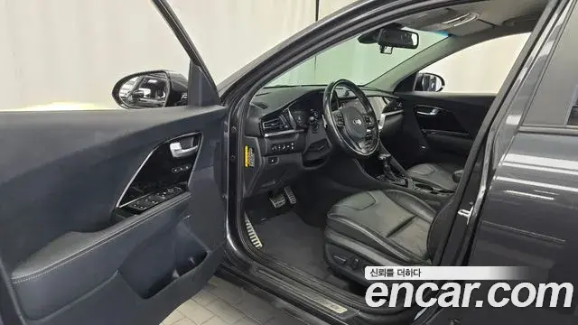 Kia Niro 2019 — Фото 10/20