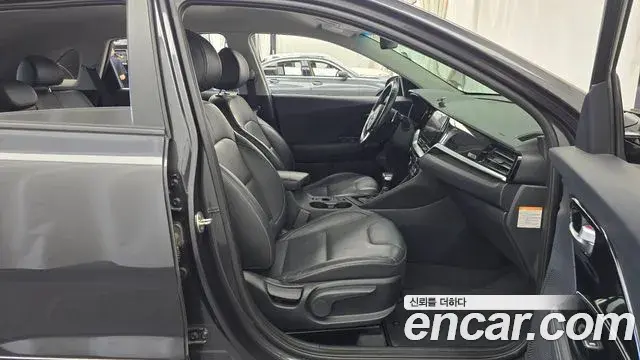 Kia Niro 2019 — Фото 11/20
