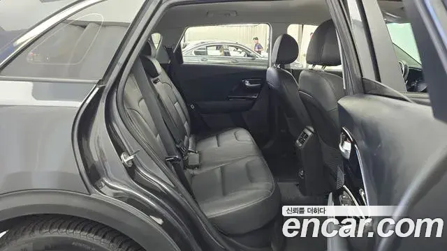 Kia Niro 2019 — Фото 12/20