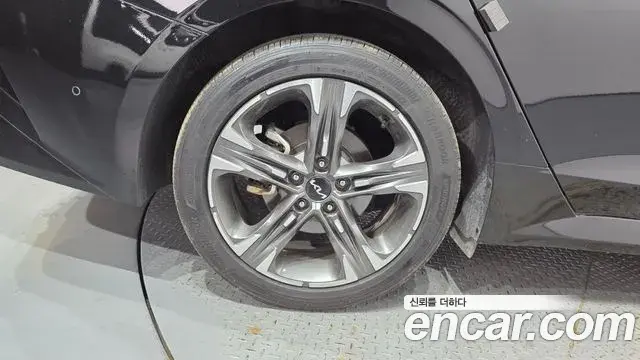 Kia K5 2023 — Şəkil 15/34