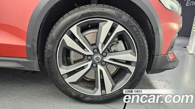 Volvo V60 Cross Country 2019 — Şəkil 12/31
