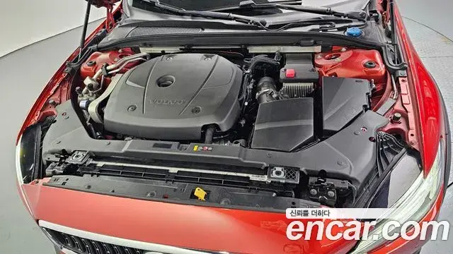 Volvo V60 Cross Country 2019 — Şəkil 17/31