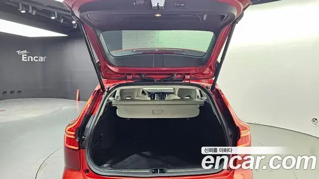 Volvo V60 Cross Country 2019 — Şəkil 25/31