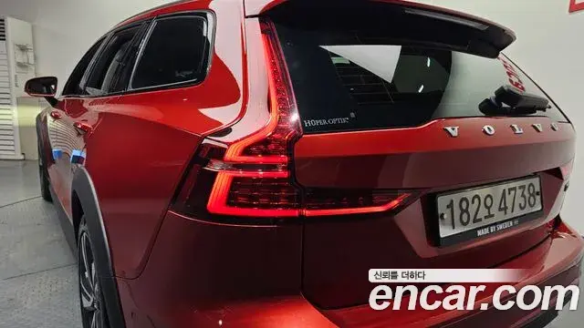 Volvo V60 Cross Country 2019 — Şəkil 23/31