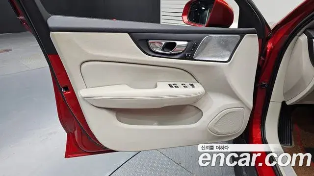 Volvo V60 Cross Country 2019 — Şəkil 29/31