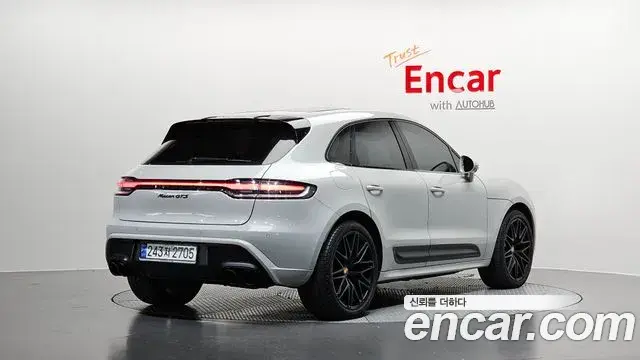 Porsche Macan 2023 — Фото 2/20