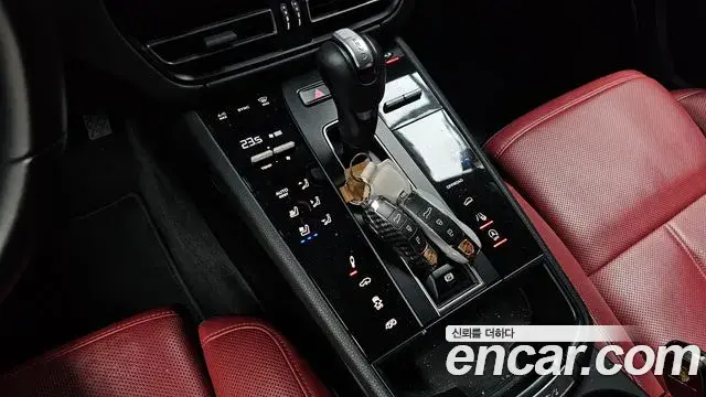 Porsche Macan 2023 — Фото 9/20