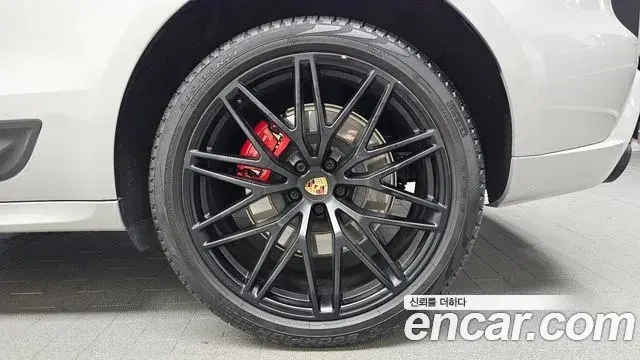 Porsche Macan 2023 — Şəkil 15/30