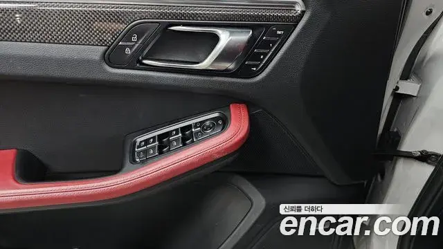 Porsche Macan 2023 — Şəkil 13/30
