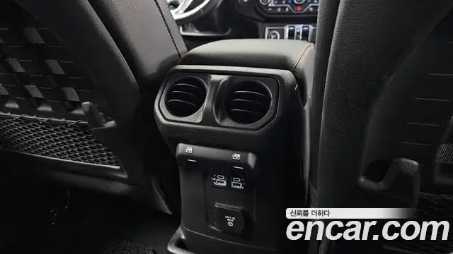 Jeep Wrangler 2022 — Фото 19/20