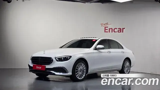 Mercedes-Benz E-Class 2023 — Фото 1/20