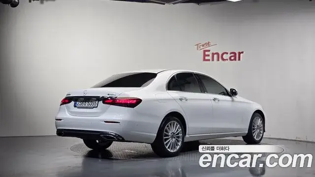 Mercedes-Benz E-Class 2023 — Фото 2/20