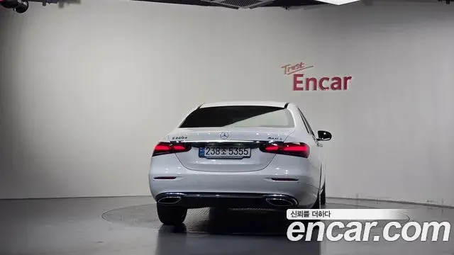 Mercedes-Benz E-Class 2023 — Фото 4/20