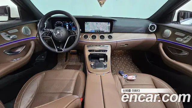 Mercedes-Benz E-Class 2023 — Фото 7/20