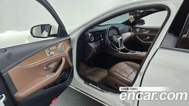 Mercedes-Benz E-Class 2023 — Фото 10/20