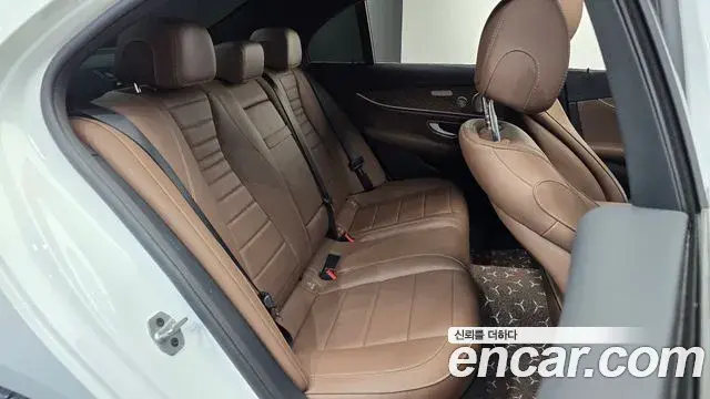 Mercedes-Benz E-Class 2023 — Фото 11/20