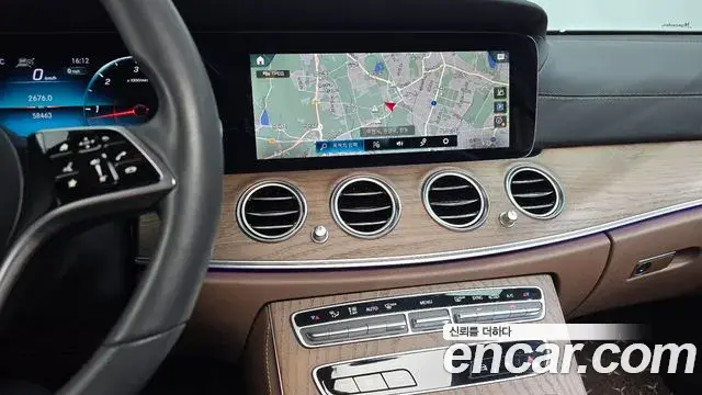 Mercedes-Benz E-Class 2023 — Фото 12/20
