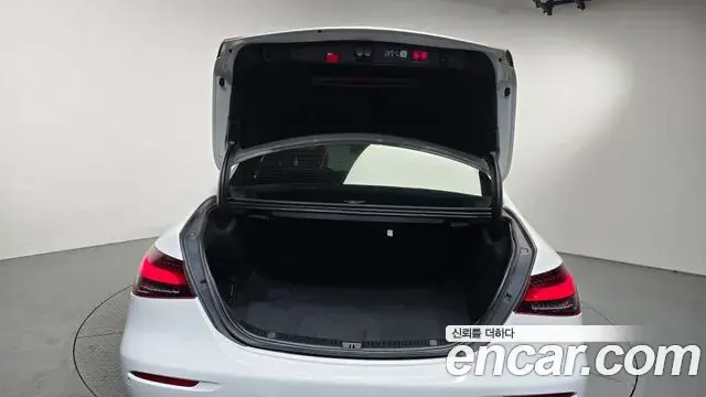 Mercedes-Benz E-Class 2023 — Фото 18/20