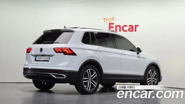 Volkswagen Tiguan 2023 — ფოტო 13/20